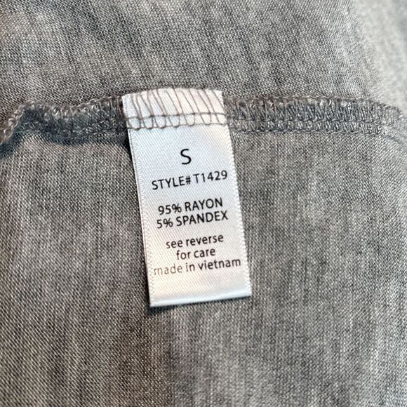 Active USA V-Neck Tshirt Women's Size Small Gray - Picture 5 of 5